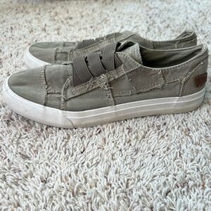 Blowfish Malibu Slip On Sneakers Size 9.5-10 Women’s
